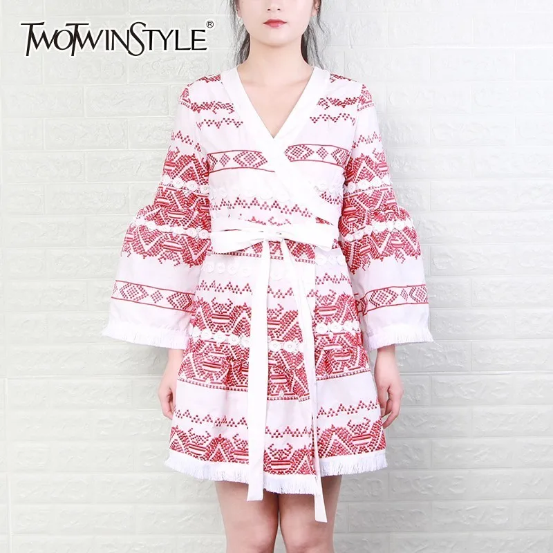 TWOTWINSTYLE Beach Style Dresses Women V Neck Flare Sleeve High Waist Patchwork Tassel Hit Color Female Dress Summer Fashion
TWOTWINSTYLE Beach Style Dresses Women V Neck Flare Sleeve High Waist Patchwork Tassel Hit Color Female Dress Summer Fashion