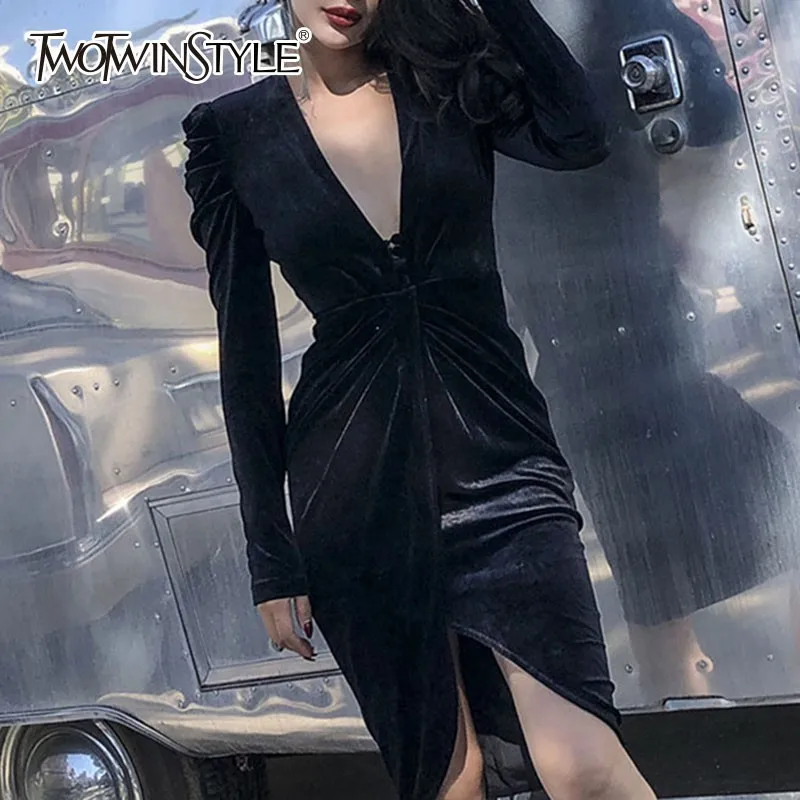 TWOTWINSTYLE Elegant Velvet Dress Female V Neck Puff Long Sleeve High Waist Knee Length Dresses Women Sexy Fashion 2019 Autumn
TWOTWINSTYLE Elegant Velvet Dress Female V Neck Puff Long Sleeve High Waist Knee Length Dresses Women Sexy Fashion 2019 Autumn
