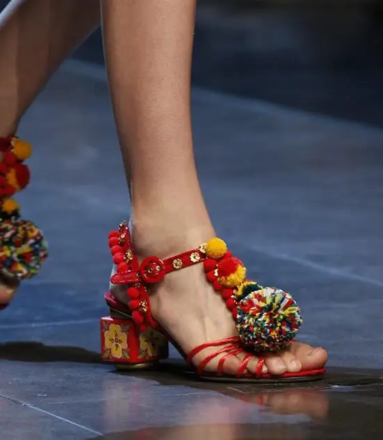 Luxury Runway Multi Colored Bubbles Sandals Floral Cube Heels Women Flowers Straps Cut out Open Toe Female Fashion Zapatos
Luxury Runway Multi Colored Bubbles Sandals Floral Cube Heels Women Flowers Straps Cut out Open Toe Female Fashion Zapatos