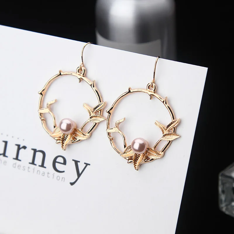 Freshwater Pearl Simple Creative Twig Flower Earrings for Women Korean Jewelry Leaf Plant Hook Earrings Oorbellen Wholesale
Freshwater Pearl Simple Creative Twig Flower Earrings for Women Korean Jewelry Leaf Plant Hook Earrings Oorbellen Wholesale