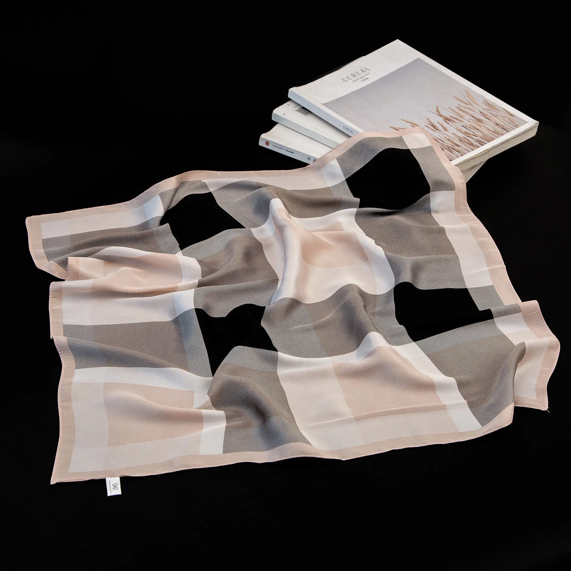 Wholesale Luxury Brand NEW Fashion Twill Silk Scarf Hijab Head Scarves for Women Large Square Silk Scarfs Shawl Wraps
Wholesale Luxury Brand NEW Fashion Twill Silk Scarf Hijab Head Scarves for Women Large Square Silk Scarfs Shawl Wraps