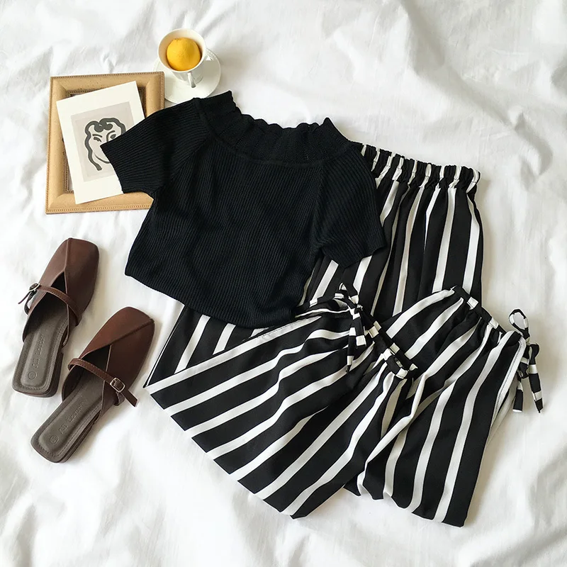 Mooirue Summer Pants Set Women Fashion Boho Korean Knitting Black Tops + Stripe Trousers Two Pieces Set Summer Outfits For Women
Mooirue Summer Pants Set Women Fashion Boho Korean Knitting Black Tops + Stripe Trousers Two Pieces Set Summer Outfits For Women