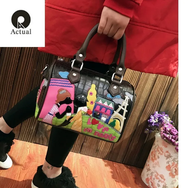New pattern 2019 Woman Package Urban Lovers Theme Embroidery Package Boston Pillow Package Single Shoulder Messenger Handbag
New pattern 2019 Woman Package Urban Lovers Theme Embroidery Package Boston Pillow Package Single Shoulder Messenger Handbag