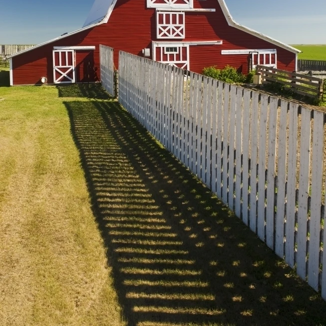Фото Red Barn With Fence Near Lake Alma Saskatchewan Poster Print (11 x 18) | Дом и сад