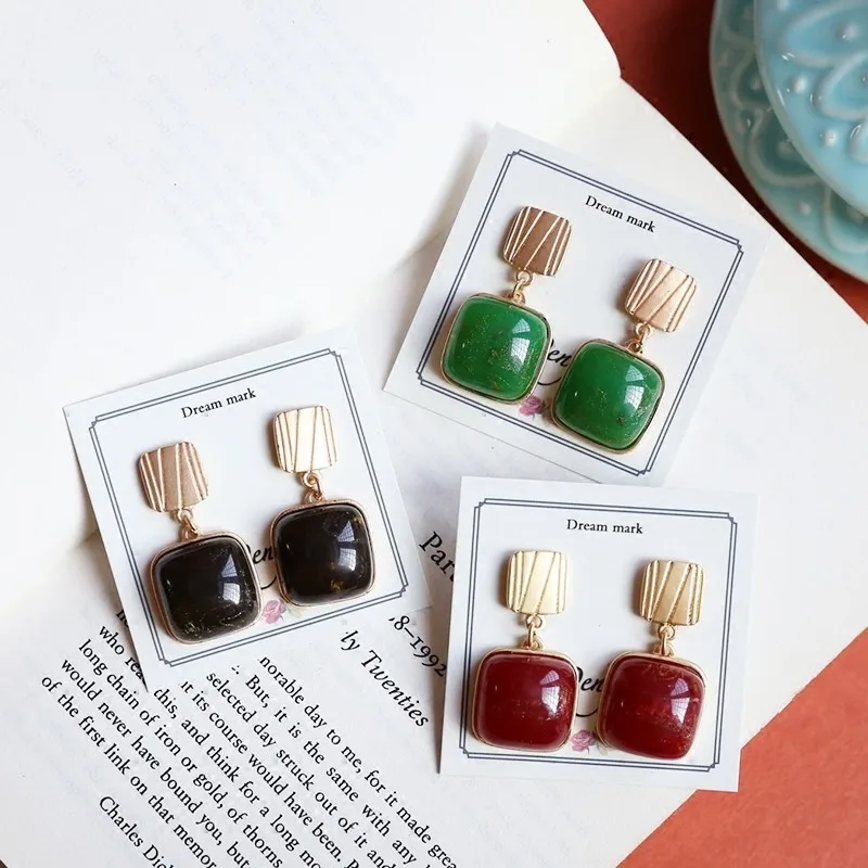 Korean Style Gold Drop Earrings for Women Simple Trendy Resin Square Statement Earrings Female Fashion Hanging Jewelry 2019
Korean Style Gold Drop Earrings for Women Simple Trendy Resin Square Statement Earrings Female Fashion Hanging Jewelry 2019