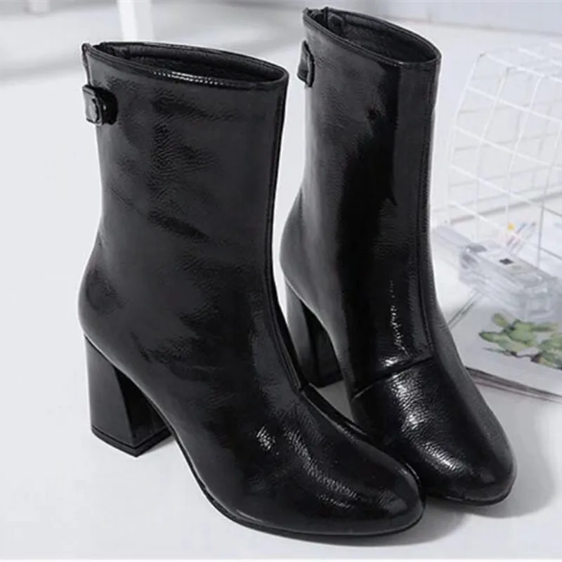 2018 New Patent Black leather Shoes Women Rain Boots For Girls Walking Waterproof High Heel Boots Winter Ladies Ankle Martins
2018 New Patent Black leather Shoes Women Rain Boots For Girls Walking Waterproof High Heel Boots Winter Ladies Ankle Martins