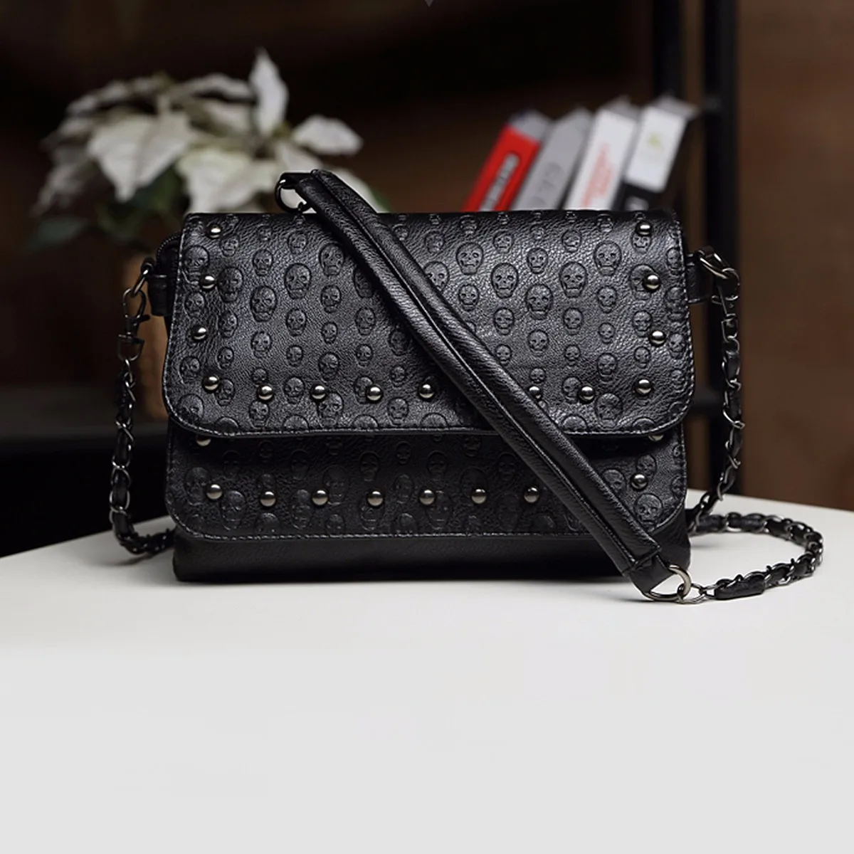 Feminina Bolsa Black Rivet Women Handbags Punk Skull Purse Pu Leather Shoulder Crossbody Bags Vintage Small Chain Messenger Bag
Feminina Bolsa Black Rivet Women Handbags Punk Skull Purse Pu Leather Shoulder Crossbody Bags Vintage Small Chain Messenger Bag