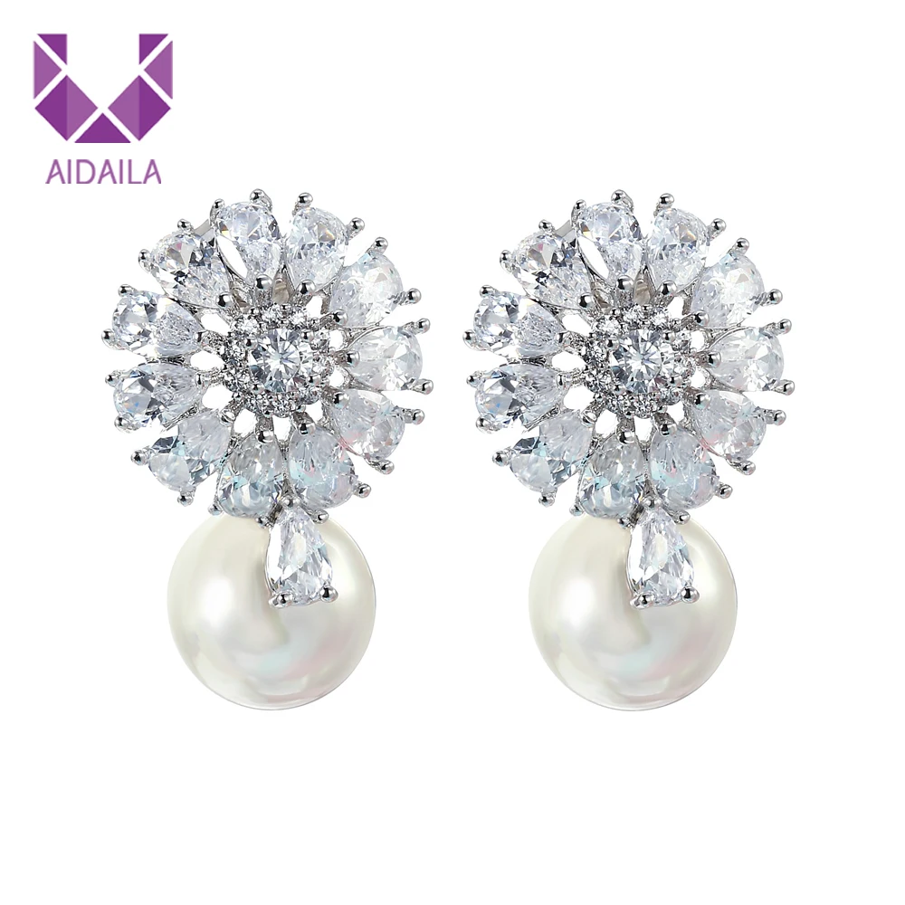 Women Dangle Wedding Earrings for Bride Light Light with AAA+ Cubic Zirconia Zircon and Pearl New Fashion Design Gift for Girl
Women Dangle Wedding Earrings for Bride Light Light with AAA+ Cubic Zirconia Zircon and Pearl New Fashion Design Gift for Girl