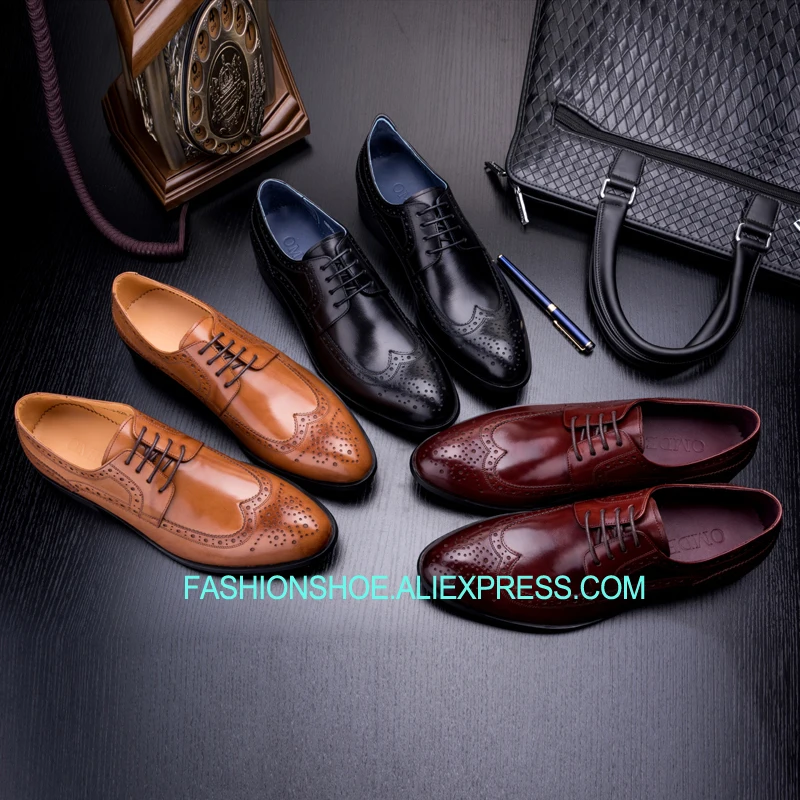 New Leather Shoes Men British Brogue Men Vintage Carved Formal Business Shoes Dress Oxfords
New Leather Shoes Men British Brogue Men Vintage Carved Formal Business Shoes Dress Oxfords