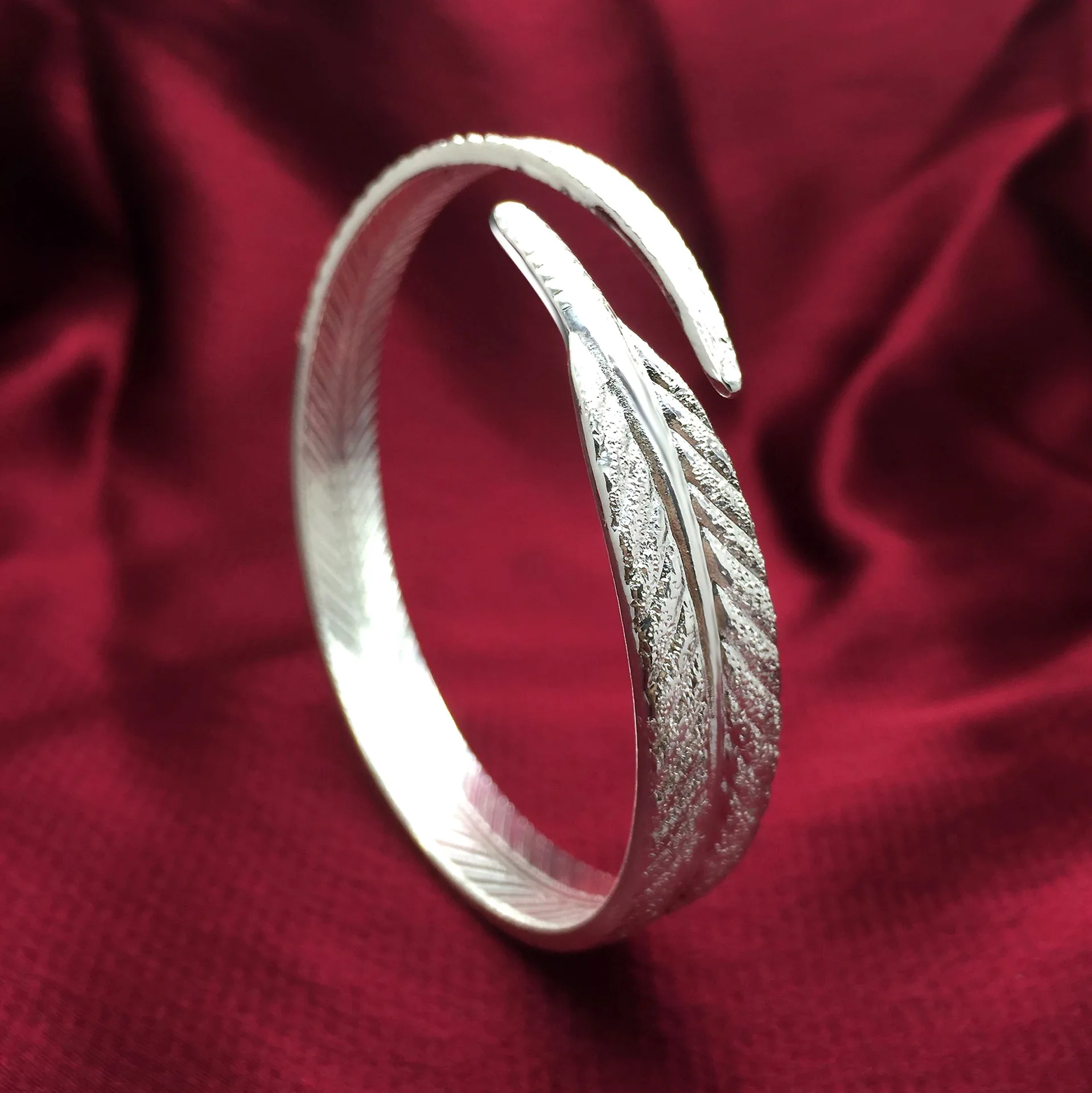 Personality Fashion OL Woman Girl Party Gift Silver Open Leaf 925 Silver Cuff Bangle Bracelet
Personality Fashion OL Woman Girl Party Gift Silver Open Leaf 925 Silver Cuff Bangle Bracelet