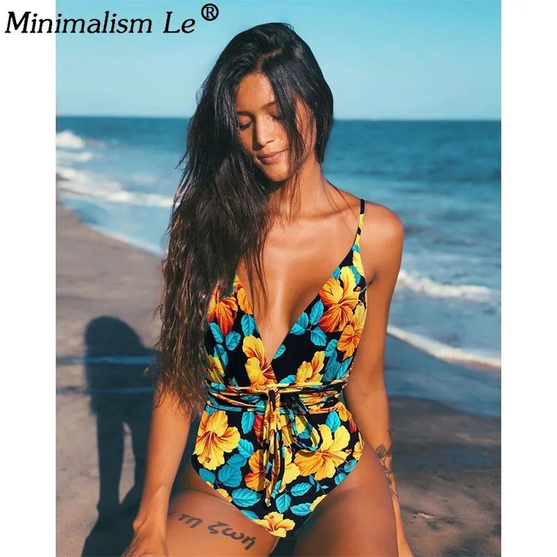 Women Print Floral Swimsuit Deep V Sexy Swimwear Bandage Bikinis Hatler Top Bathing Suit New Beachwear Monokini Female
Women Print Floral Swimsuit Deep V Sexy Swimwear Bandage Bikinis Hatler Top Bathing Suit New Beachwear Monokini Female