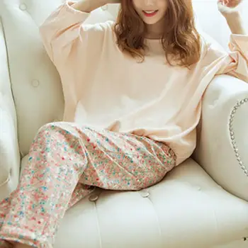 Korean Style Floral Long-Sleeved Milk Silk Pajamas Set For Female Autumn And Winter Ladies Cute Sleepwear Household Clothing
Korean Style Floral Long-Sleeved Milk Silk Pajamas Set For Female Autumn And Winter Ladies Cute Sleepwear Household Clothing