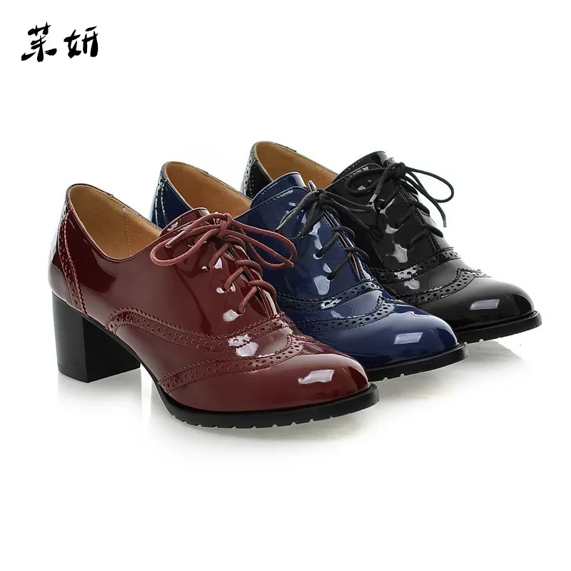 Winter Autumn Shoes Women Brogue Boots Middle Heels Boots Women Casual Boots Martin Shoe All Match Vintage Lacing 2019
Winter Autumn Shoes Women Brogue Boots Middle Heels Boots Women Casual Boots Martin Shoe All Match Vintage Lacing 2019