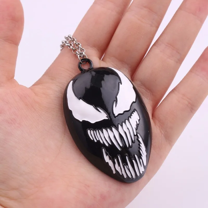 Pulaqi Necklace Cool Black Venom Hero Periphery Venom Deadly Guardian Necklace Buckle Black Spider Chivalrous Metal Mask Decor F
Pulaqi Necklace Cool Black Venom Hero Periphery Venom Deadly Guardian Necklace Buckle Black Spider Chivalrous Metal Mask Decor F