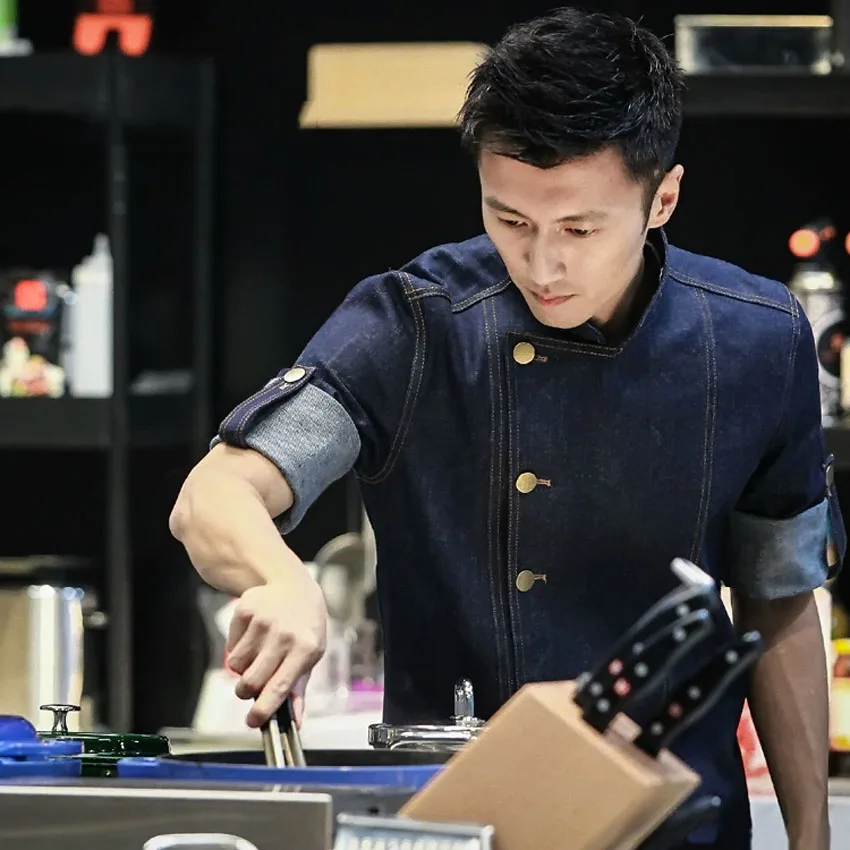 Man Chef Jacket with Apron Uniform Food Service Cook Denim Cotton Short&full Sleeve Tops Oil Water Proof Shirt Clothing Set
Man Chef Jacket with Apron Uniform Food Service Cook Denim Cotton Short&full Sleeve Tops Oil Water Proof Shirt Clothing Set