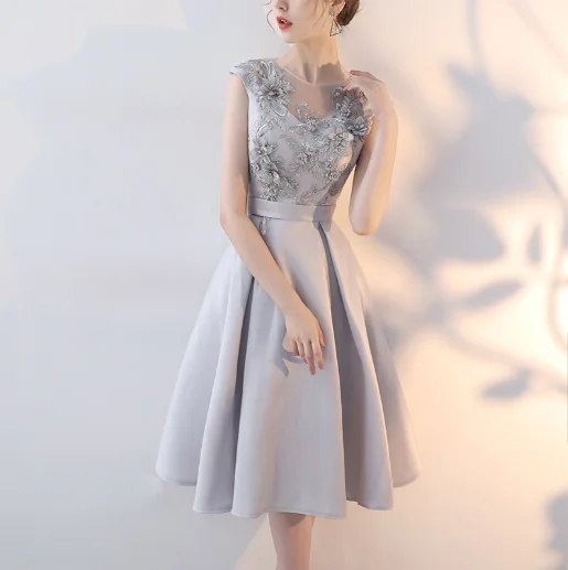 High Quality Light gray High Stand Short Sleeve Organza Short night Dress for Women
High Quality Light gray High Stand Short Sleeve Organza Short night Dress for Women