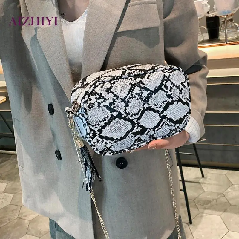 Ladies Casual Chain Small PU Leather Snake Crossbody Messenger Bag Women Fashion Luxury Tassel Shoulder Satchel Bag
Ladies Casual Chain Small PU Leather Snake Crossbody Messenger Bag Women Fashion Luxury Tassel Shoulder Satchel Bag