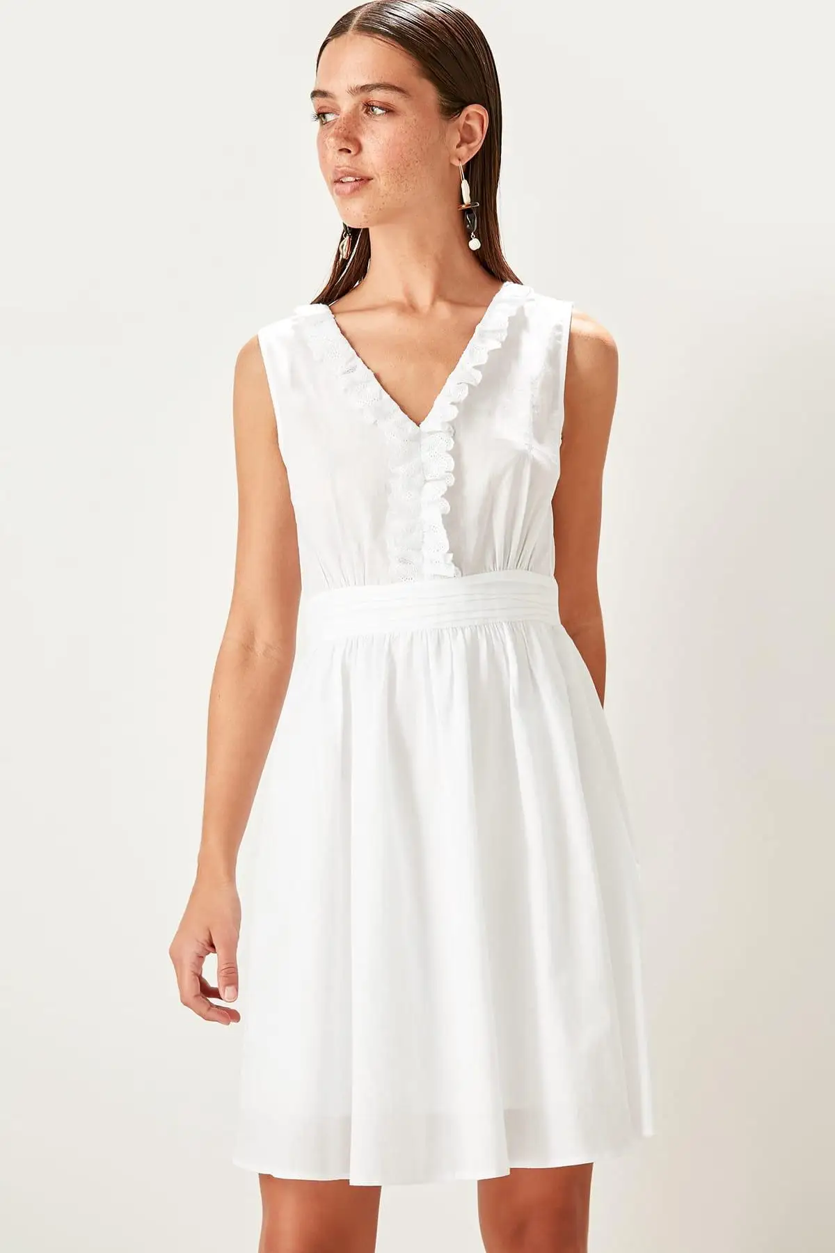 Trendyol White Collar Detail Dress TWOSS19BB0218