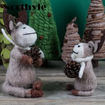 Original Northyle BS163358 reindeer holding pinecone wool miniature deer figurine craft christmas gift xmas decoration
Original Northyle BS163358 reindeer holding pinecone wool miniature deer figurine craft christmas gift xmas decoration