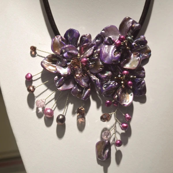 2016 new Design handmade Purple baroque mother of pearl Shell flower necklace with leather
2016 new Design handmade Purple baroque mother of pearl Shell flower necklace with leather