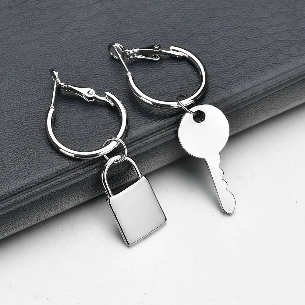 New personality Wind Originality Minimalist System Metal Texture Geometry Circle Asymmetry Earrings gold Key Lock Earring
New personality Wind Originality Minimalist System Metal Texture Geometry Circle Asymmetry Earrings gold Key Lock Earring