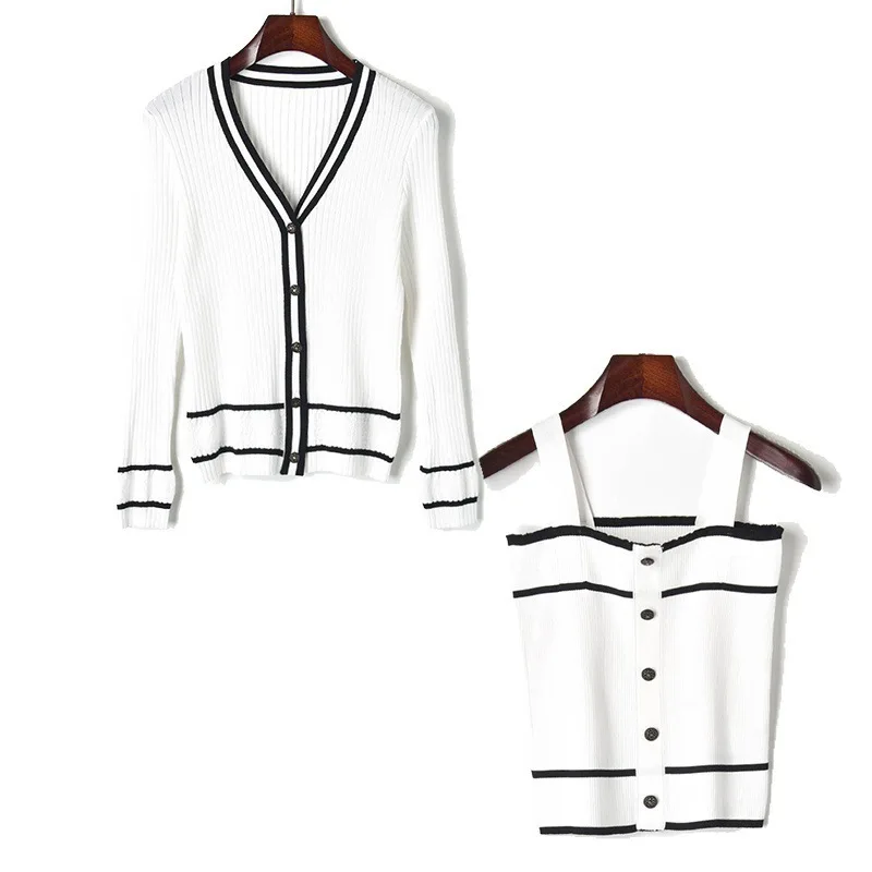 Small fragrance spring and summer new black and white contrast color V-neck sweater cardigan vest sling two-piece suit female
Small fragrance spring and summer new black and white contrast color V-neck sweater cardigan vest sling two-piece suit female