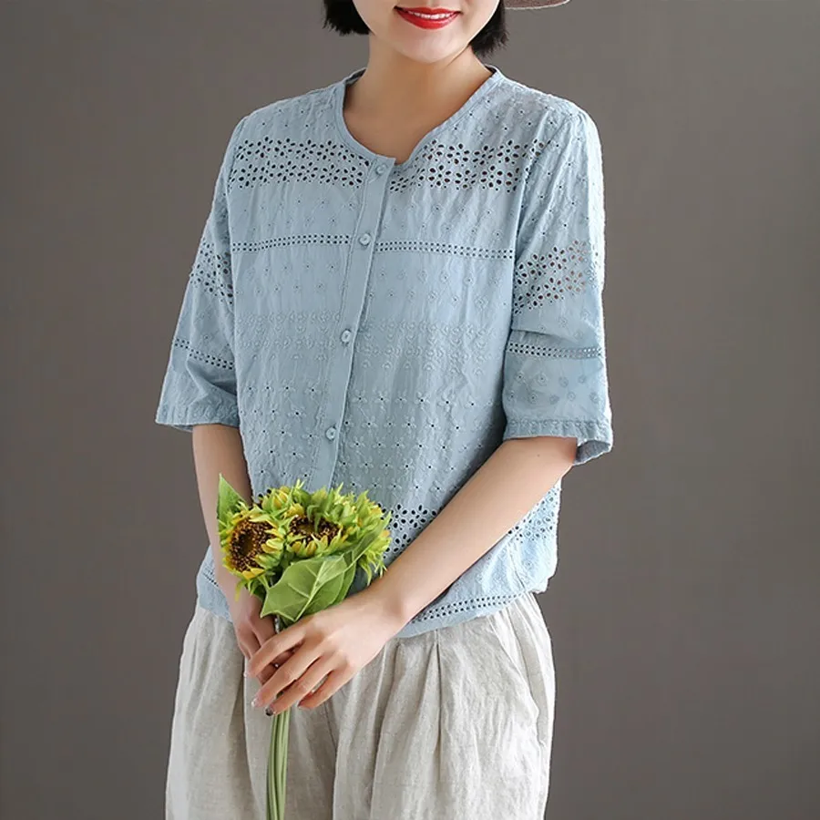 2019 New Style Embroidery Half Sleeve o-neck Button Women Hollow out Blouse Spring Summer Cotton Shirts Casual Female Blouse
2019 New Style Embroidery Half Sleeve o-neck Button Women Hollow out Blouse Spring Summer Cotton Shirts Casual Female Blouse