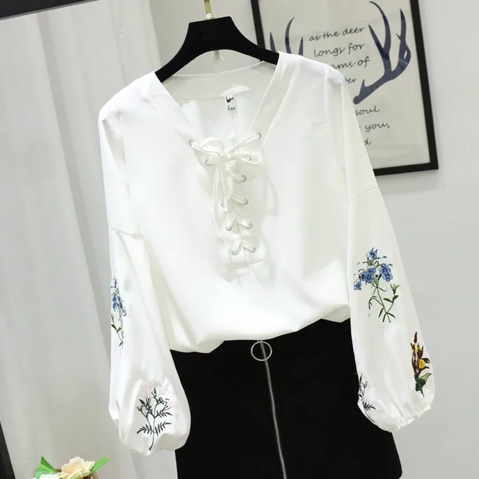 2019 new arrivals chiffon blouse white lantern sleeve loose v-neck embroidery shirt top Plus size 4XL 
2019 new arrivals chiffon blouse white lantern sleeve loose v-neck embroidery shirt top Plus size 4XL
