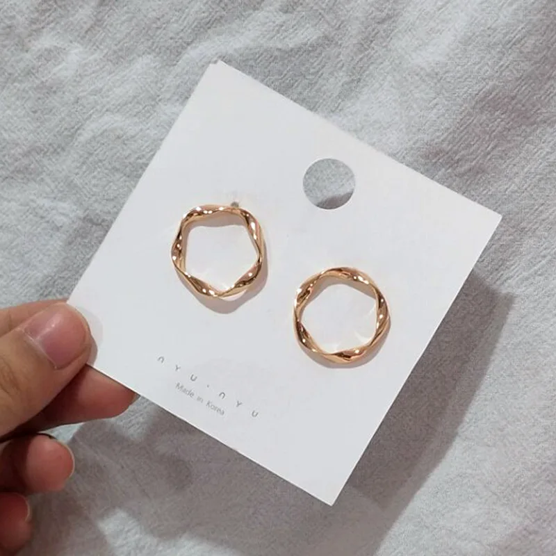 Korea Earrings Geometric Earrings Metal Vintage Twisted Irregular Round Earrings Polygonal Exaggeration Women Punk Boho Earrings
Korea Earrings Geometric Earrings Metal Vintage Twisted Irregular Round Earrings Polygonal Exaggeration Women Punk Boho Earrings
