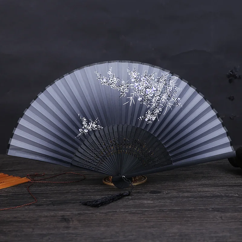 1pc Vintage Chinese Spun Silk Flower Printing Hand Fan Folding Hollow Carved Hand Fan Event & Party Supplies DA
1pc Vintage Chinese Spun Silk Flower Printing Hand Fan Folding Hollow Carved Hand Fan Event & Party Supplies DA