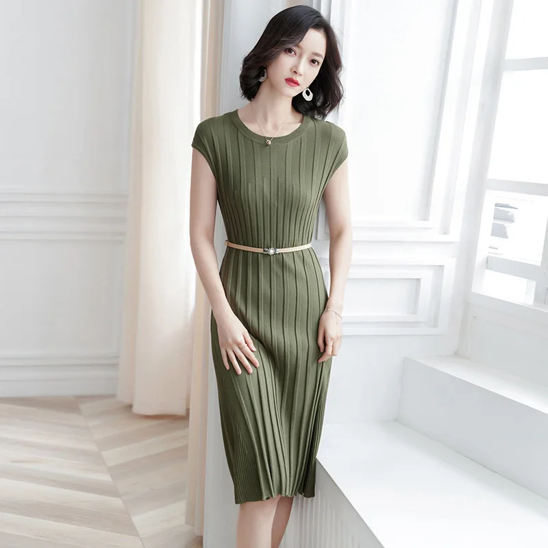 Dress spring 2019 new Korean knitting dress feminino short-sleeved summer dress temperament slim thin lady pleated dress F9908
Dress spring 2019 new Korean knitting dress feminino short-sleeved summer dress temperament slim thin lady pleated dress F9908