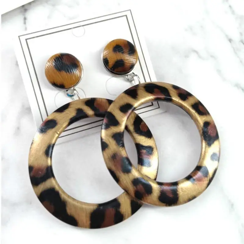 Leopard Earrings for Women Leather Earring Snack Print Personality Atmosphere Exaggerated Edition Geometric Round Hoop Earring
Leopard Earrings for Women Leather Earring Snack Print Personality Atmosphere Exaggerated Edition Geometric Round Hoop Earring