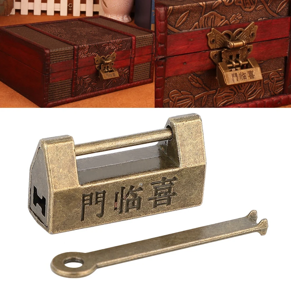 Antique Decorative Copper Lock Chinese Style Mini Copper Padlock Horizontal Padlock for Fashion Jewelry Display Box Accessory b
Antique Decorative Copper Lock Chinese Style Mini Copper Padlock Horizontal Padlock for Fashion Jewelry Display Box Accessory b