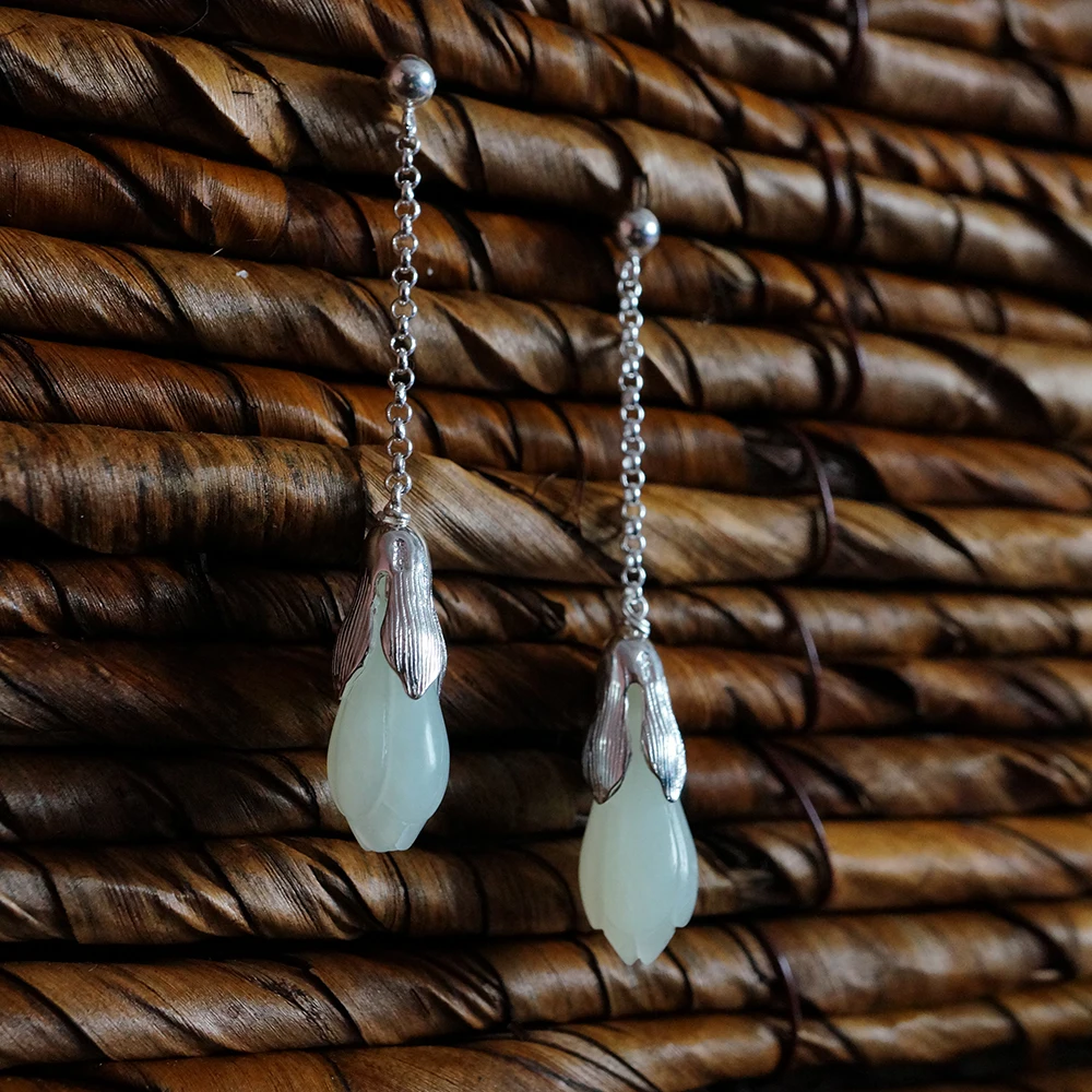 Chinese style vintage pure 925 silver earrings set with Hetian white yu and magnolia stud earrings
Chinese style vintage pure 925 silver earrings set with Hetian white yu and magnolia stud earrings