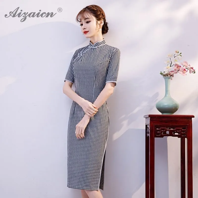 New Cotton Cheongsam Lattice Long Qipao Women Chinese Traditional Dress Oriental Style Dresses Orientales Vintage Femme Dressing
New Cotton Cheongsam Lattice Long Qipao Women Chinese Traditional Dress Oriental Style Dresses Orientales Vintage Femme Dressing