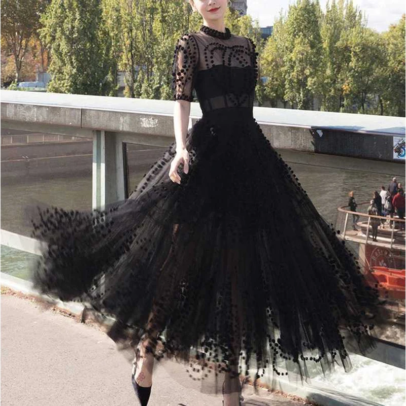 2019 summer runway see through maix dress black lace mash ball gown floor length long dress party dress
2019 summer runway see through maix dress black lace mash ball gown floor length long dress party dress