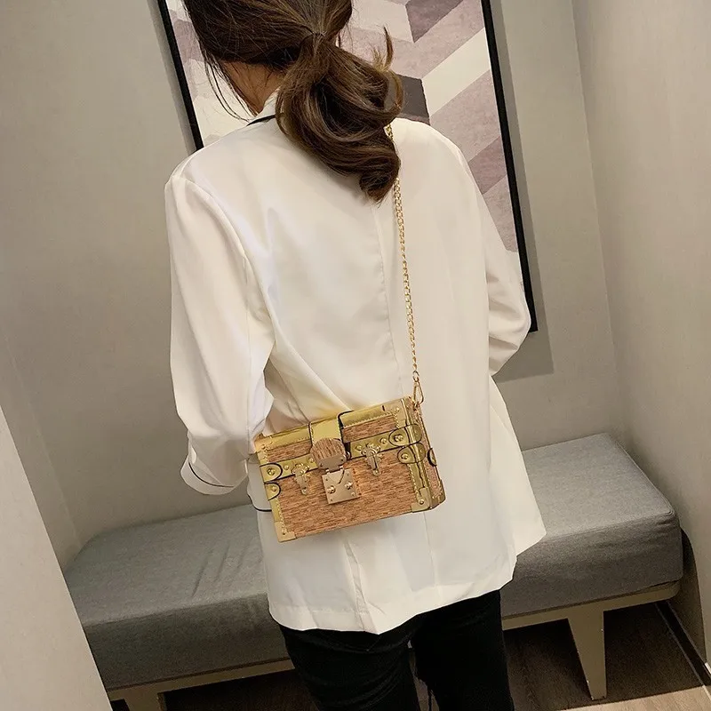 Fashion Shoulder Bags Box Ladies Rivets Fashion Women Messenger Bags Small Square Women Bag Female Shoulder Packages 2019 New
Fashion Shoulder Bags Box Ladies Rivets Fashion Women Messenger Bags Small Square Women Bag Female Shoulder Packages 2019 New