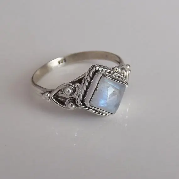 Vintage Retro Alloy Rainbow Moonstone Boheiman Beach Wedding Party Ring Wedding Band Gift Ring Promise Rings Jewelry
Vintage Retro Alloy Rainbow Moonstone Boheiman Beach Wedding Party Ring Wedding Band Gift Ring Promise Rings Jewelry