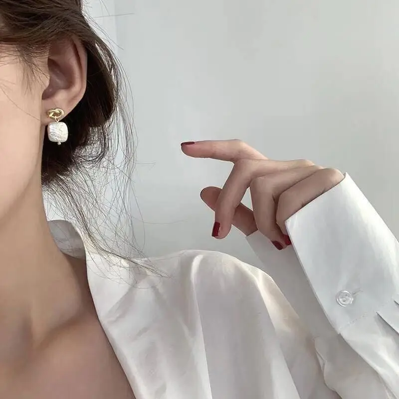 French Baroque Freshwater Pearls Dangle Earring Women Baroque Square Pearl Knotted Earrings
French Baroque Freshwater Pearls Dangle Earring Women Baroque Square Pearl Knotted Earrings