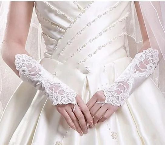 .Hot white Bridal Gloves Bud silk embroidery Wedding jewelry Pure white mittens gloves
.Hot white Bridal Gloves Bud silk embroidery Wedding jewelry Pure white mittens gloves