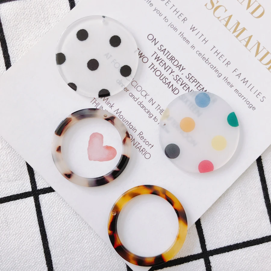4pieces / lot Roundbead caps earings fashion connectors for jewelry makingleather cord diy earrings Other
4pieces / lot Roundbead caps earings fashion connectors for jewelry makingleather cord diy earrings Other