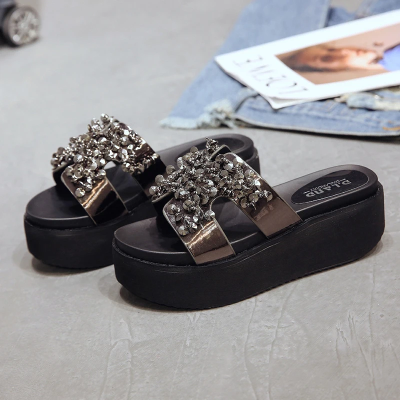 Moxxy 2019 Spring Summer Woman Shoes Platform Rhinstone Slippers Beach Flip Flops High Heel Slippers Women Crystal Ladies Shoes
Moxxy 2019 Spring Summer Woman Shoes Platform Rhinstone Slippers Beach Flip Flops High Heel Slippers Women Crystal Ladies Shoes