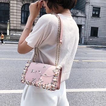 2019 Fashion Lace Flowers Waterproof PU Leather Flower Pearl Chain Small Square Bag Ladies Shoulder Messenger Bag Women Handbag
2019 Fashion Lace Flowers Waterproof PU Leather Flower Pearl Chain Small Square Bag Ladies Shoulder Messenger Bag Women Handbag