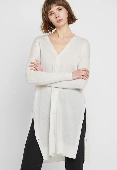 YUNINYOYO a longline silhouette with button up side splits women Cardigan with pure merino wool Single breasted spring autumn
YUNINYOYO a longline silhouette with button up side splits women Cardigan with pure merino wool Single breasted spring autumn