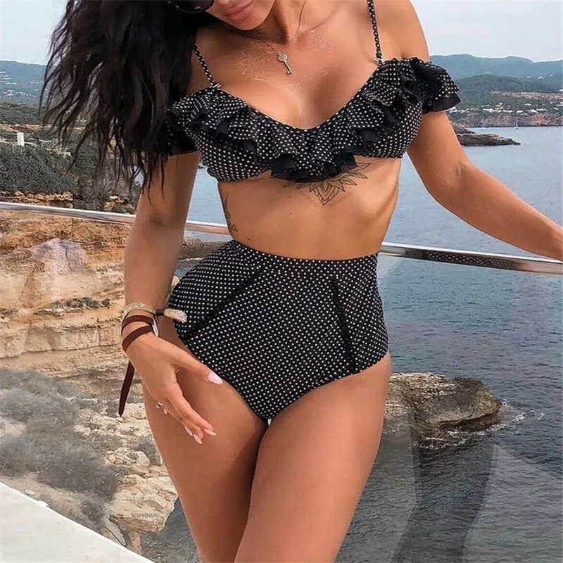 Слитный купальник с плотной чашкой 