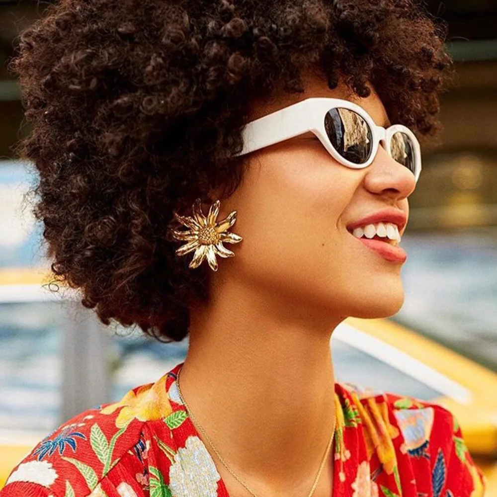 Luxury Temperament Goddess Alloy Sunflower Ear Nail Personality 2019 Gold Fashion Earrings for Unique Women INS Travel Gift
Luxury Temperament Goddess Alloy Sunflower Ear Nail Personality 2019 Gold Fashion Earrings for Unique Women INS Travel Gift
