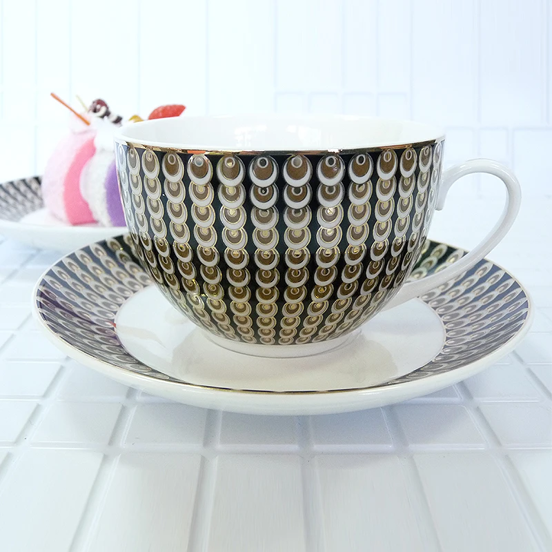 High quality bone china handmade Tea set Black repeating dot pattern A set of 8 pieces 250ml Birthday Holiday Gift
High quality bone china handmade Tea set Black repeating dot pattern A set of 8 pieces 250ml Birthday Holiday Gift