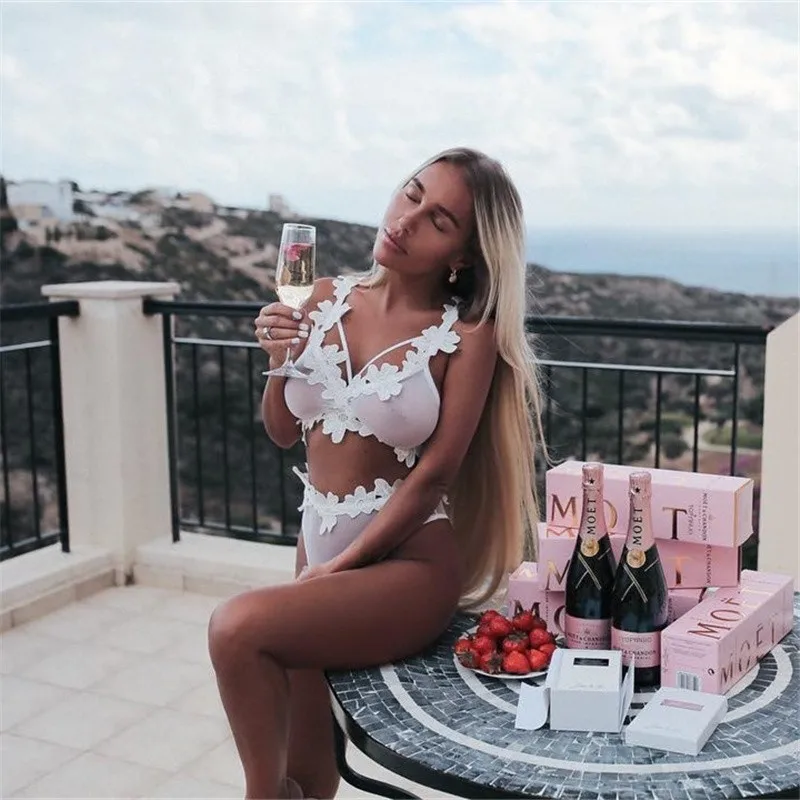 2019 Extreme sexy bikini micro top Triangle swimsuit push up white swimwear Brazilian bikini bathers women bathing suit
2019 Extreme sexy bikini micro top Triangle swimsuit push up white swimwear Brazilian bikini bathers women bathing suit