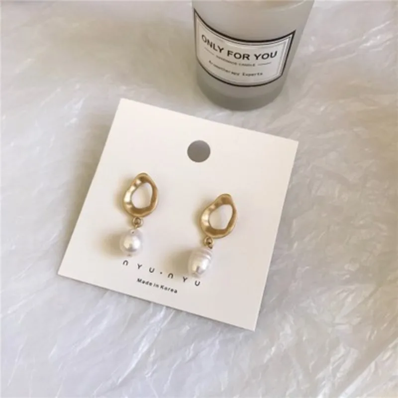 2019 Korean Fashion Irregular Matte Gold Freshwater Pearl Earrings Pendant Geometric Zinc Alloy Earrings Minimalist
2019 Korean Fashion Irregular Matte Gold Freshwater Pearl Earrings Pendant Geometric Zinc Alloy Earrings Minimalist