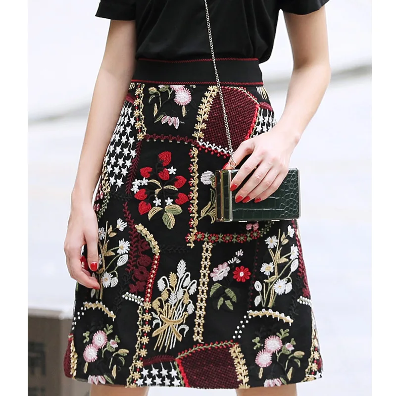 Summer Vintage Flower Embroidery Women Knee Skirt Runway High Waist A Line Black Skirt Female 2019 Runway Clothes
Summer Vintage Flower Embroidery Women Knee Skirt Runway High Waist A Line Black Skirt Female 2019 Runway Clothes